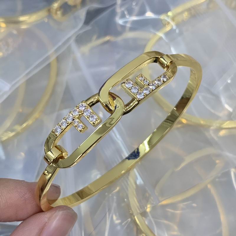 Fendi bracelet 01lyr16